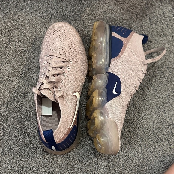 Nike Air VaporMax Flyknit 2 shoes in the "Diffused Taupe" colorway - Picture 3 of 4